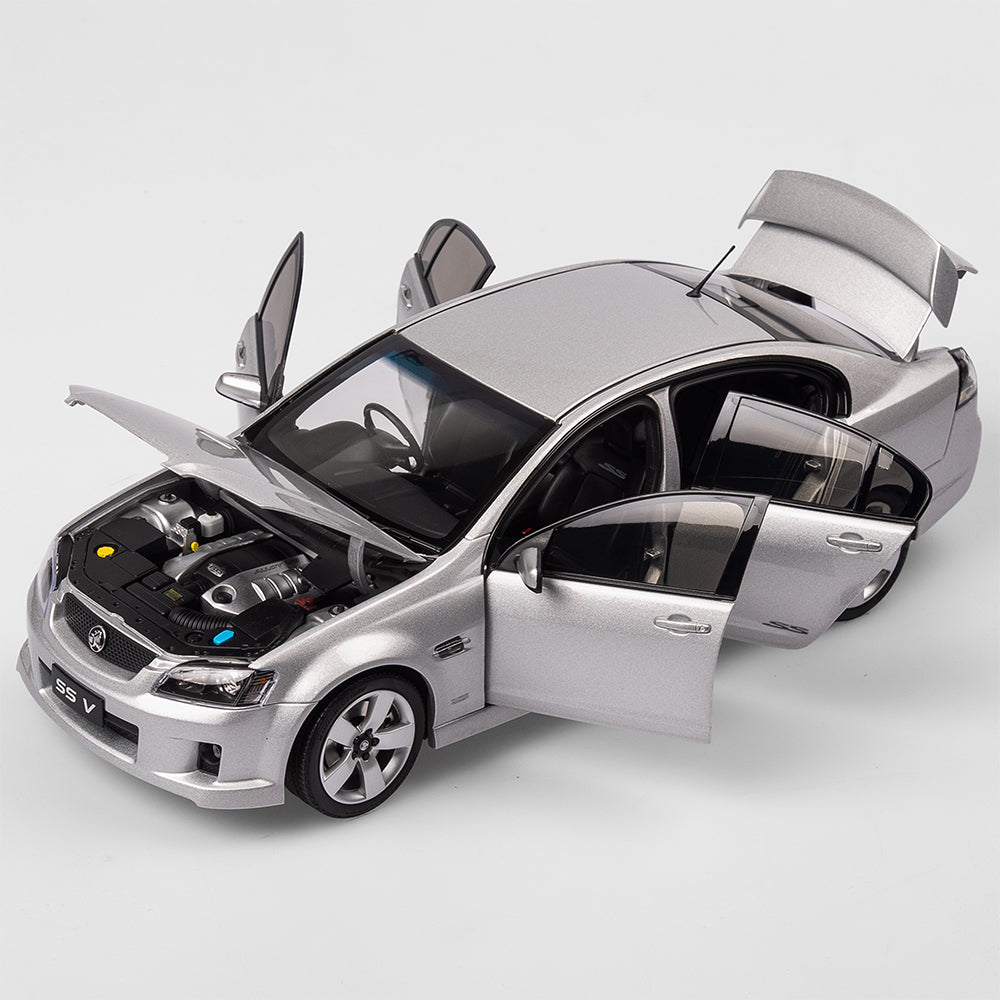 1:18 Holden VE Commodore SS V - Nickel Metallic