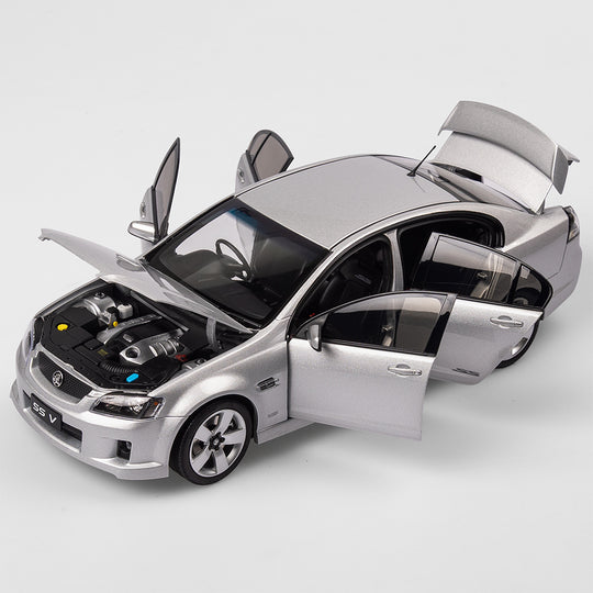 1:18 Holden VE Commodore SS V - Nickel Metallic