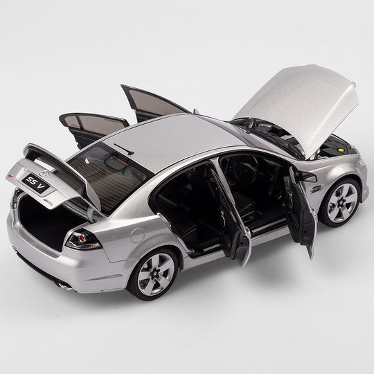1:18 Holden VE Commodore SS V - Nickel Metallic