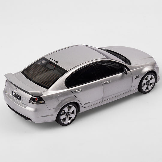 1:18 Holden VE Commodore SS V - Nickel Metallic