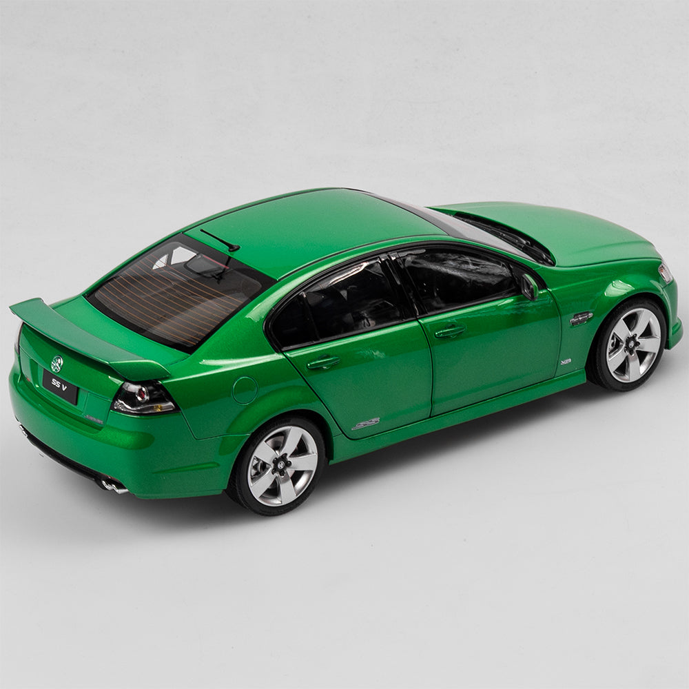 1:18 Holden VE Commodore SS V - Atomic Green